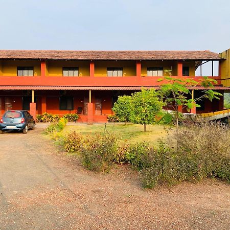 The Lighthouse Beach Resort Dāpoli 外观 照片